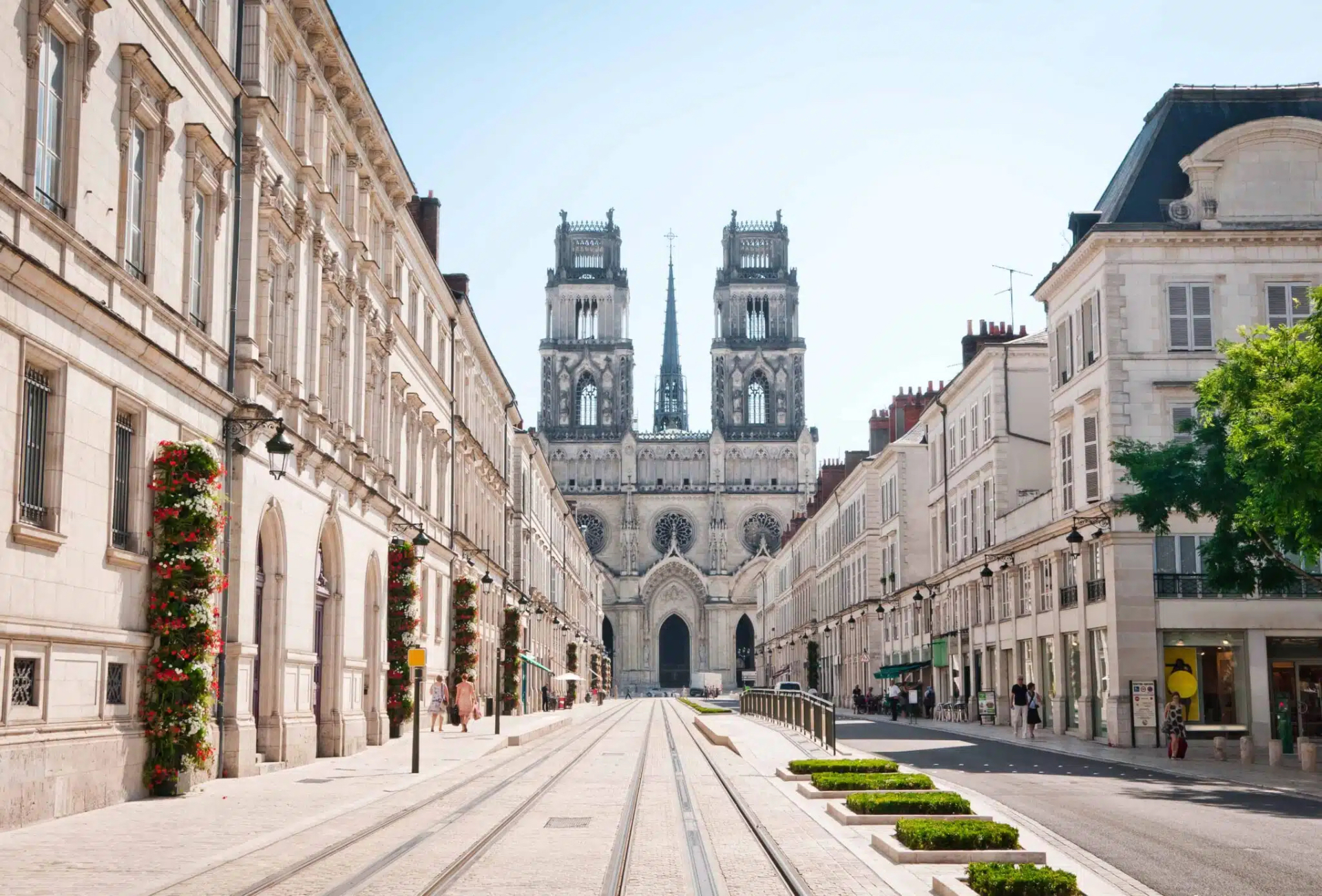 Rue Jeanne d'Arc et cathédrale Sainte-Croix, Orléans